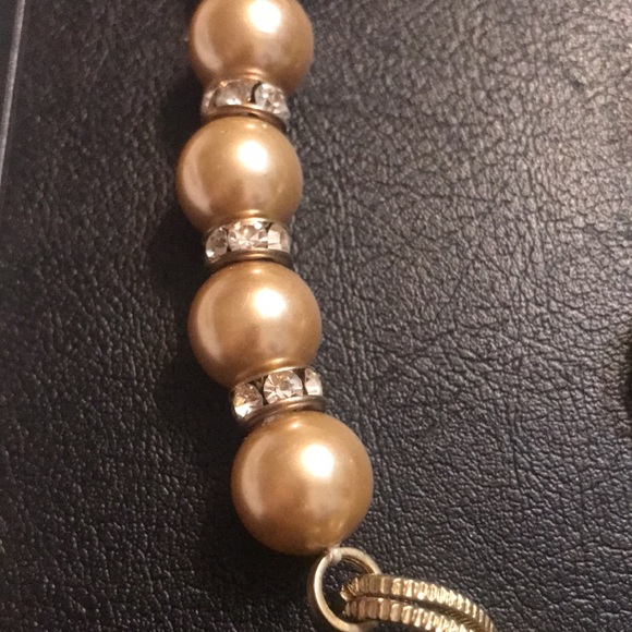 PEARLS & CROWNS NECKLACE SET - Picture 3 of 6